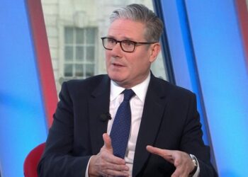 Киър Стармър заяви, че плановете за депортация на мигранти са “расистки”