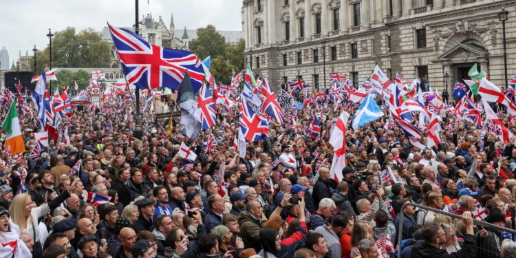 Жестока гавра с британците, които се събудиха от будна кома и се опълчиха на мигрантите ВИДЕО