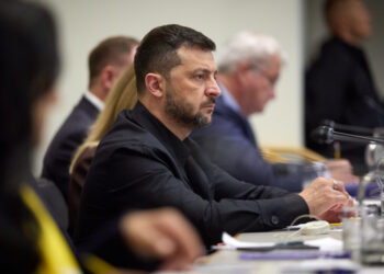 В Украйна все повече расте недоволството срещу Зеленски и монополът му върху властта