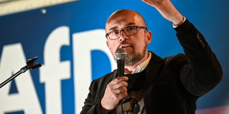 Депутати от “Алтернатива за Германия” отпразнували рождения ден на Путин в руското посолство в Берлин