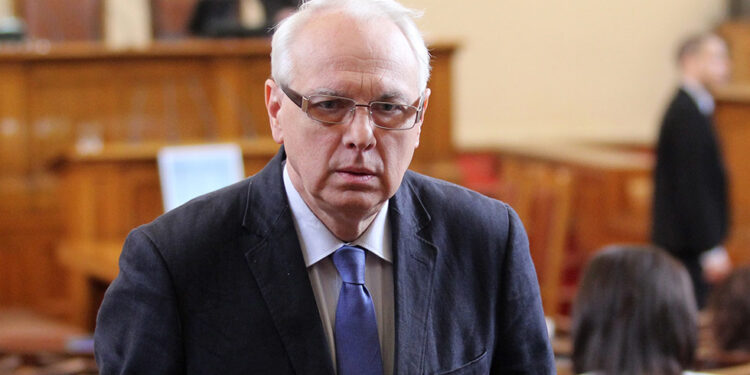 Между цинизма и простотията: езикът на Пеевски и Борисов – двата гласа на превзетата власт