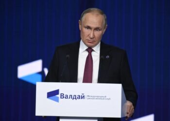 Европа подстрекава марионетката си Зеленски да ескалира конфликта, каза Путин на форума във Валдай