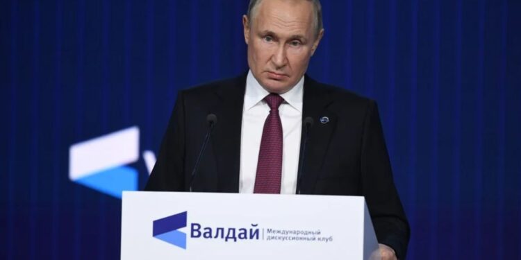 Европа подстрекава марионетката си Зеленски да ескалира конфликта, каза Путин на форума във Валдай