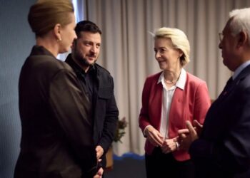 ЕС обещава на Зеленски „превъзходство“ над Русия, стига да продължи войната