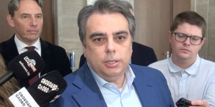 САЩ санкционираха “Лукойл”, Асен Василев заговори за криза с горивата