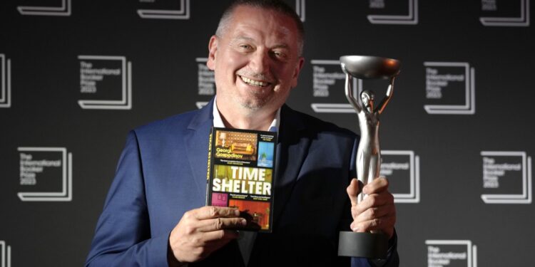 Наш режисьор обясни как за разлика от Гошо Букъра, Милен Русков не подви крак пред фондациите на Сорос