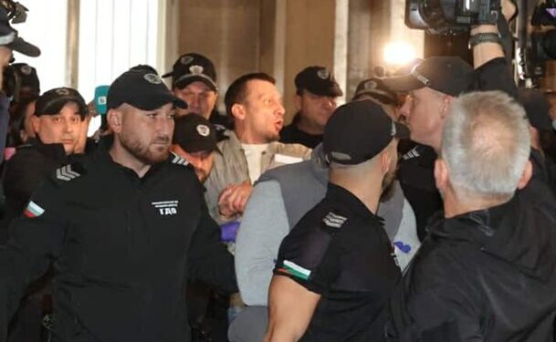 И четиримата от бруталния гей скандал вече са в ареста