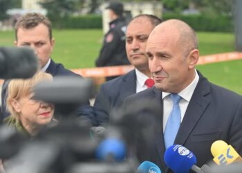 Радев: Борисов капитулира пред Пеевски, това не може да продължава повече