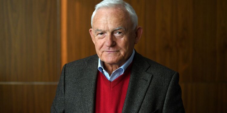 Бивш полски премиер: Да съберем от улиците украинските бежанци и да ги изпратим обратно на Зеленски