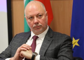 “Политико”: US санкциите срещу “Лукойл” махат главата на Желязков