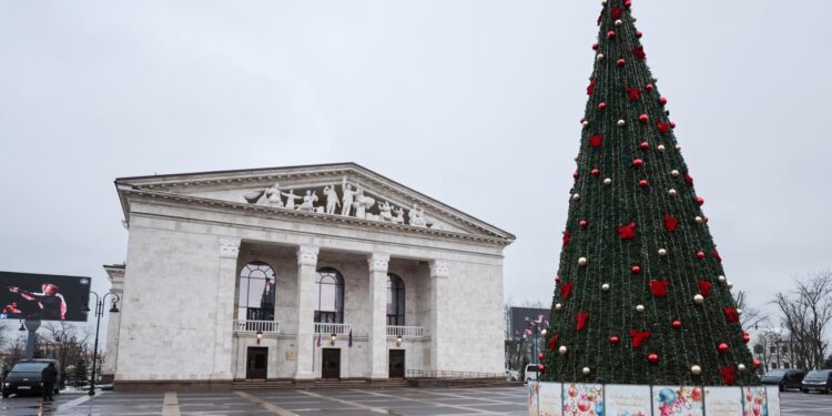 В Мариупол откриха възстановения театър, който през 2022 г. бе взривен от батальона “Азов” ВИДЕО