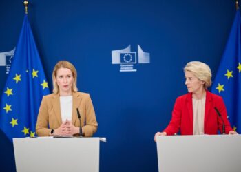 Унижението на евро елитите. А българските им слуги тук – туземци. Много сини бяха синове на червени, а всички заедно – свини