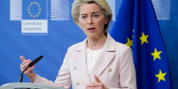 Фон дер Лайен поиска Тръмп да не се бърка в „европейската демокрация“